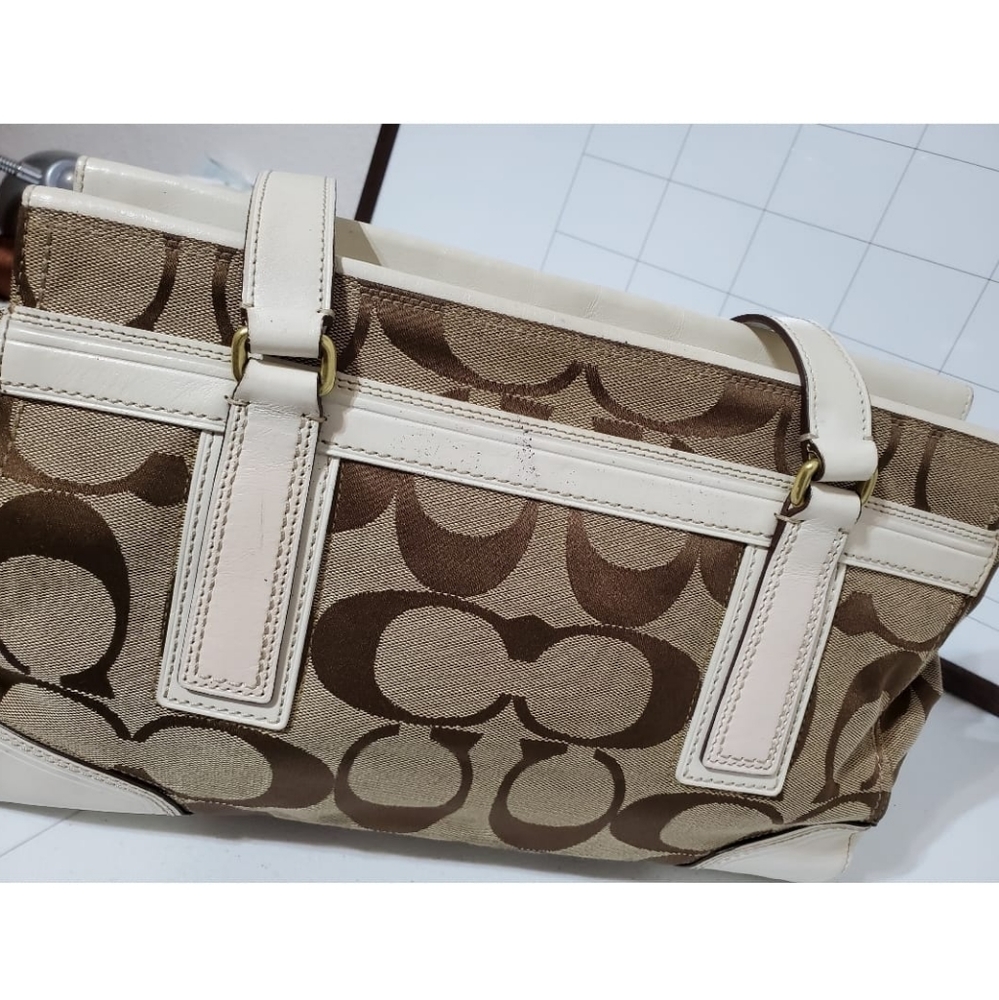 Coach Hamptom Carryall Tote - Picture 7 of 10